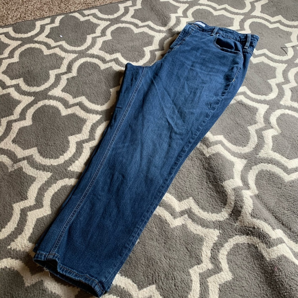 Lightly Distressed Straight Crops